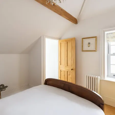 Host & - Ranworth Ravenscar