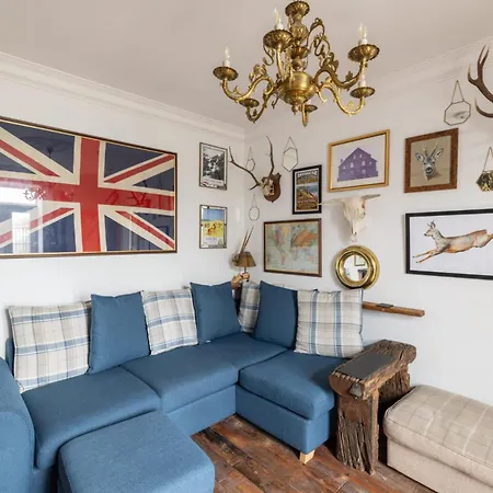 Host & - Ranworth * Ravenscar